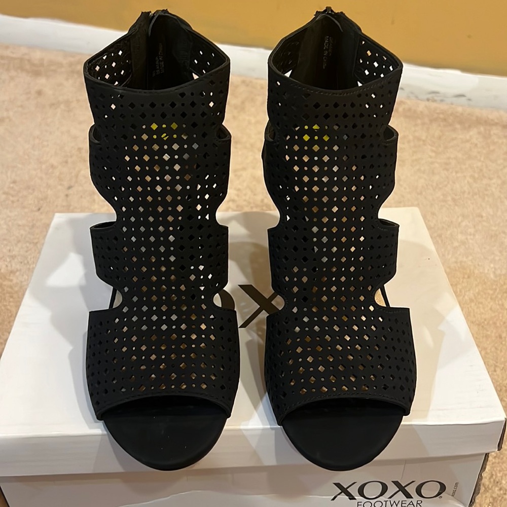 XOXO black cutout sandals size 9M